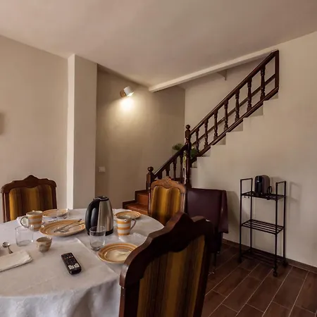 Hillside Escape 아파트