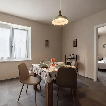 Hillside Escape 아파트