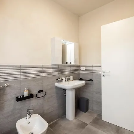 아파트 Hillside Escape *