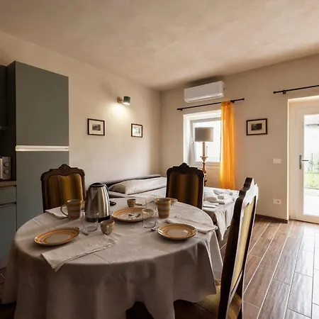 Hillside Escape * Pontestura