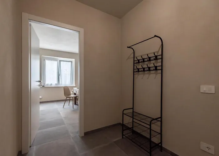 Hillside Escape Apartment *